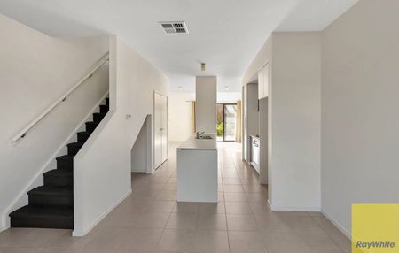 Modern 2-Bedroom Townhouse in great location - Photo 2