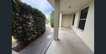 SPACIOUS HOME, GREAT LOCATION!!! - Photo 3