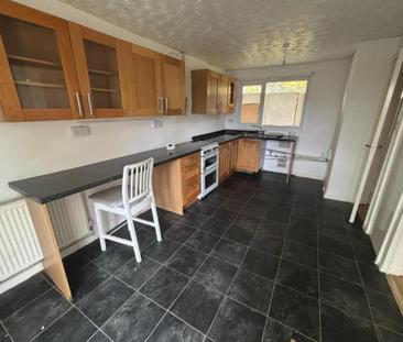 3 bedroom end of terrace house to rent - Photo 6