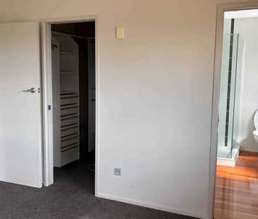 Short-Term Opportunity! Spacious 4-Bed Home in... - Photo 1