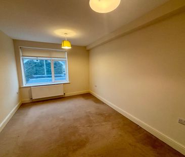 3 bedroom flat to rent - Photo 6