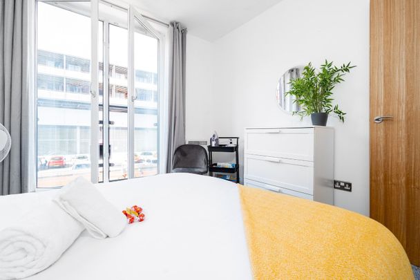 2 Bed Flat, Bromsgrove Street, B5 - Photo 1