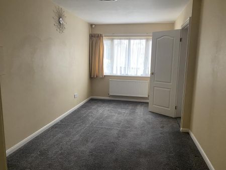 4 bedroom detached house to rent - Photo 2