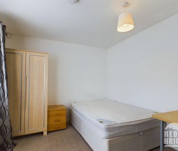 6 bedroom end of terrace house to rent - Photo 5