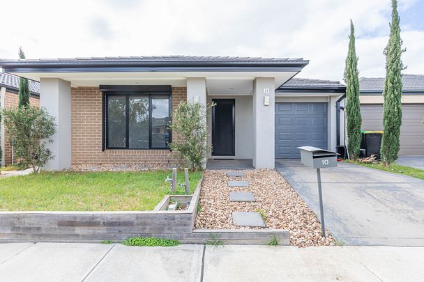 10 Ruby Rd, Cobblebank VIC 3338 - Photo 1