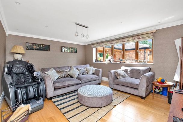 5 bedroom detached house to rent - Photo 1