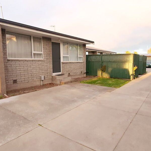 Lovely 2 bedroom unit in Sydenham! - Photo 1