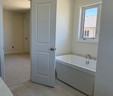 For Lease - 1124 Cameo Street, Pickering, Ontario - Photo 3