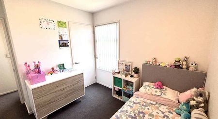 Modern Two Double Bedroom Apartment - Photo 2