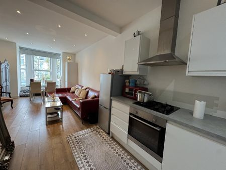 2 bedroom flat to rent - Photo 2