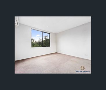 Spacious Modern Townhouse in Prime Bundoora Location - Photo 4