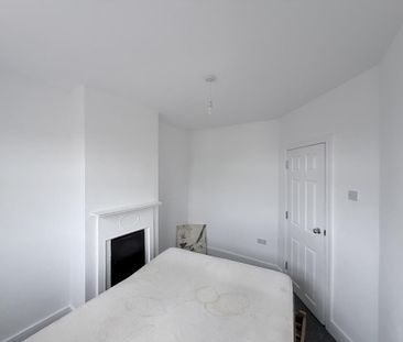 3 bedroom maisonette to rent - Photo 2