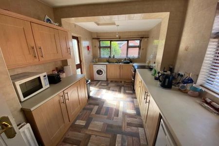 60 Dunluce Avenue, Belfast, BT9 7AY - Photo 4