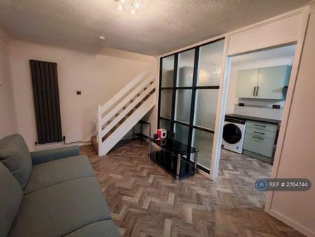 1 bedroom semi-detached house to rent - Photo 2