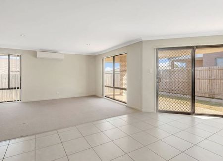 Spacious & Modern Family Home in Glenvale - Photo 4