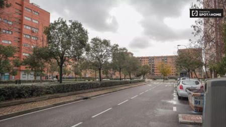 Room in a shared 5-bedroom apartment for rent in Valdebernardo - Photo 3