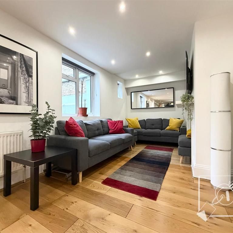 1 bedroom in a house share to rent - Photo 1