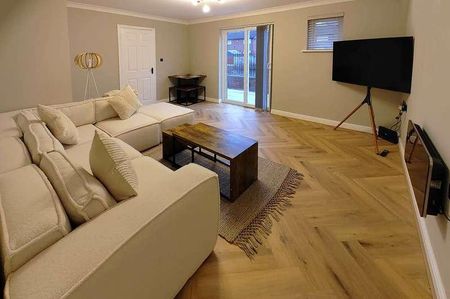 Chester Road, Stretford, Manchester, M32 - Photo 3