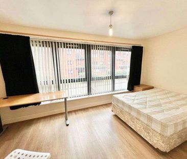 4 bedroom house of multiple occupation to rent - Photo 1