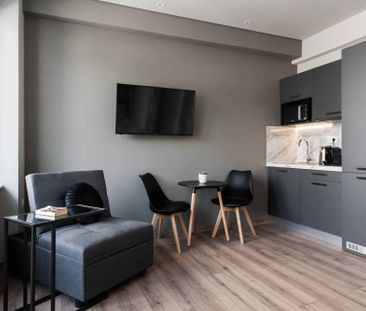 Airy Apartment at WYZ Athens - Photo 3