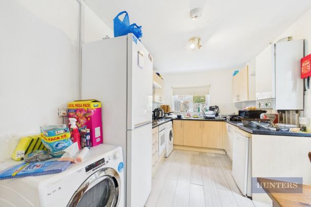 5 bedroom House To Let - Photo 1