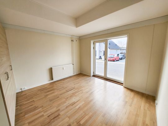 Renoveret og rummelig 4-værelses lejlighed - Photo 1