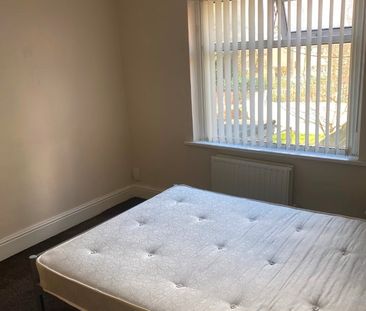 4 Bed Semi-Detached House, Mornington Crescent, M14 - Photo 5