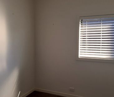 Lovely Townhouse in Point England - Photo 3