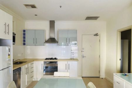 Fully Furnished 2-Bedroom Apartment in Prime City Location - Photo 3