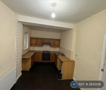 4 bedroom end of terrace house to rent - Photo 6