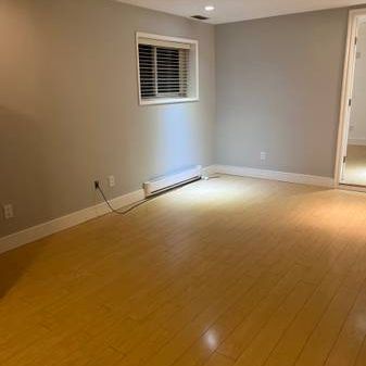 Spacious renovated 1BR/1BA suite for rent - Photo 1