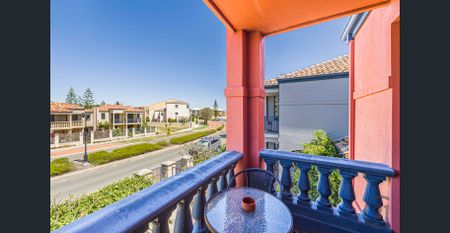 Stylish Coastal Townhouse in Exclusive Wannanup Location - Furnished or unfurnished - Photo 3