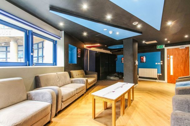 1 bed Apartment for Rent - Photo 1