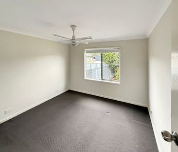 Stylish Family Living on a Spacious Corner Block - Quiet Cul-de-Sac... - Photo 4