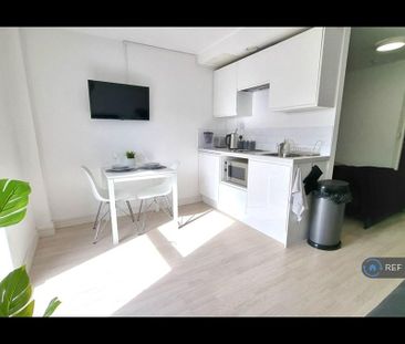 Studio to rent - Photo 3