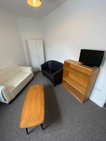 Flat 1 - 44 Royland RoadLoughborough - Photo 2