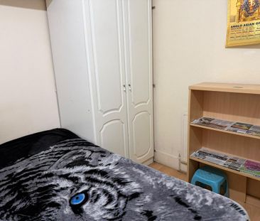 1 bedroom in a house share to rent - Photo 4
