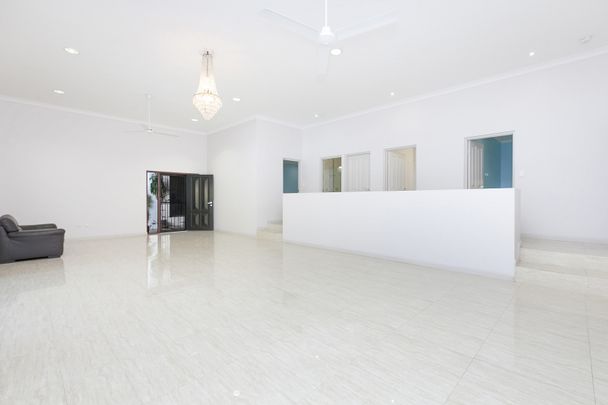 EXECUTIVE BALINESE DESIGNED HOME WITH POOL! - Photo 1