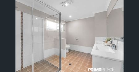 A Home of Timeless Quality and Ex-Display Prestige - Photo 3