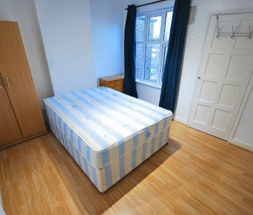 3 bedroom flat to rent - Photo 3