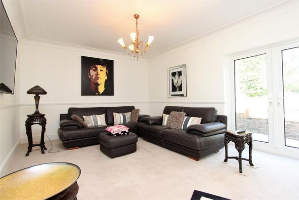 5 bedroom detached bungalow to rent - Photo 1