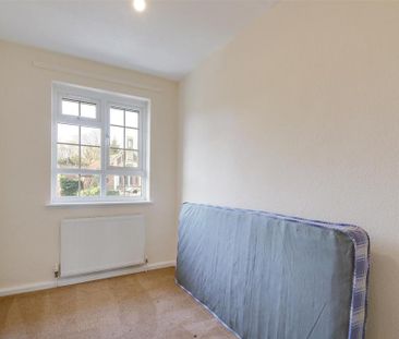 3 bedroom flat to rent - Photo 2