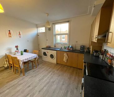 Newport Gardens, Burley, LS6 3DA, Leeds - Photo 2