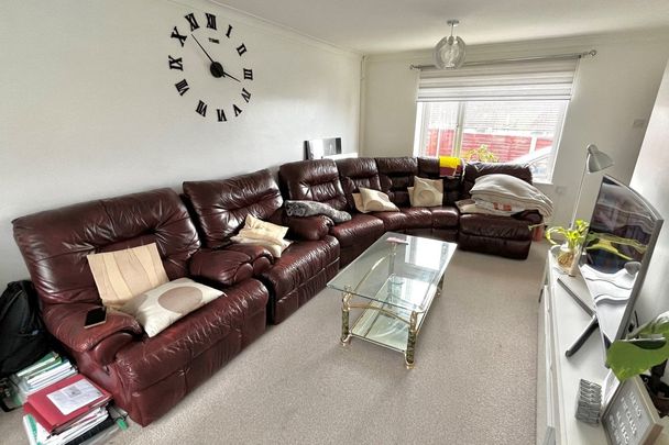 Springfield Crescent - Photo 1