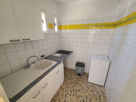 Appartement 1 pièces 39m2 MARSEILLE 9EME 775 euros - Photo 5