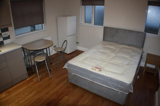 Studio to rent - Photo 1