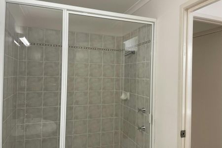 Charming 1-Bedroom Unit in the Heart of Gladstone Central – Convenient, Low-Maintenance Living! - Photo 5