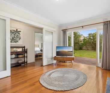 Lovely Three Bedroom Home in Mount Waverley Secondary College Schoo... - Photo 2