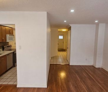 For Lease - 1039 Cedarglen Gate Unit# 15, Mississauga, Ontario - Photo 5