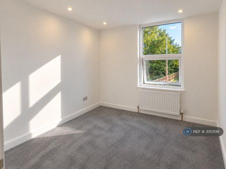 4 bedroom terraced house to rent - Photo 4